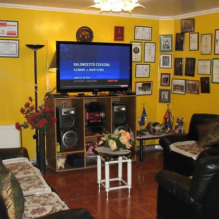 Hostal El Mirador ปุนตาอาเรนาส ภายนอก รูปภาพ